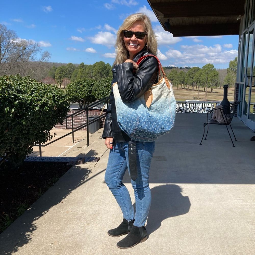 🛑SOLD🛑Authentic Louis Vutton Sunbeam Ombré tote Denim bag 🦄🦄